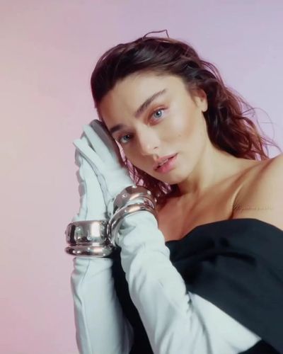 Ayça Ayşin Turan seksi ifşa fotoğrafı 300