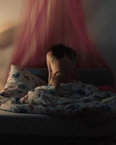 Ayşe Tezel seksi ifşa fotoğrafı 14 — Die Informantin - Der Fall Lissabon (2019)
