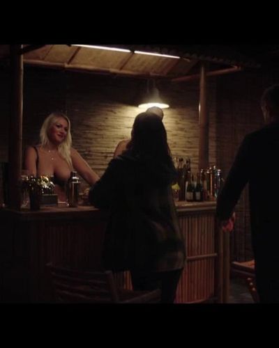 Ayşe Tezel seksi ifşa fotoğrafı 5 — Unbroken (2021)
