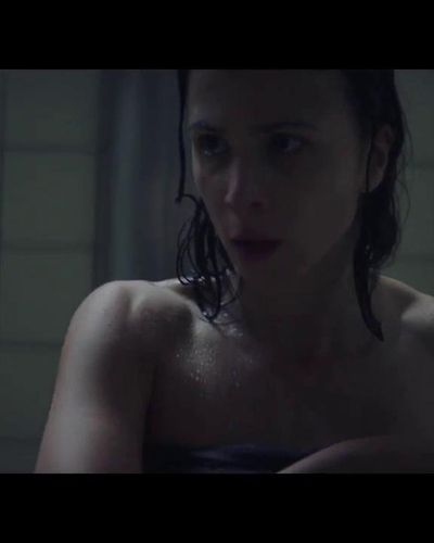 Ayşe Tezel seksi ifşa fotoğrafı 9 — Unbroken (2021)