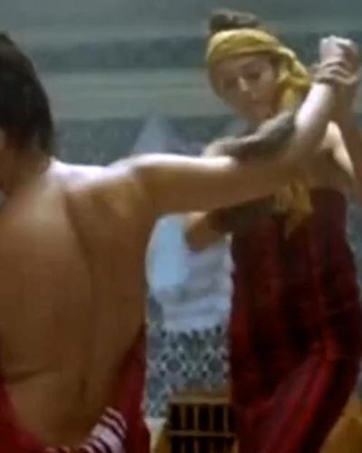 Ayşe Tolga seksi ifşa fotoğrafı 4 — Hacivat Karagöz Neden Öldürüldü? (2006)