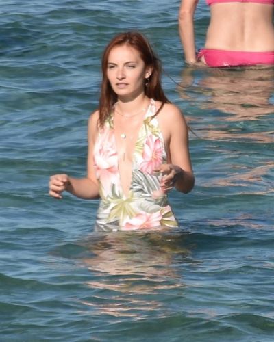 Başak Gümülcinelioğlu seksi ifşa fotoğrafı 466