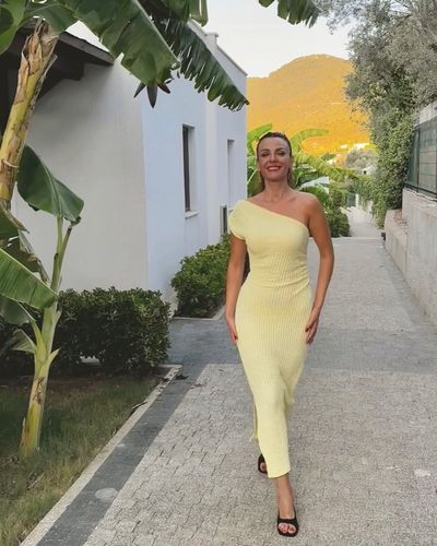 Başak Parlak seksi ifşa fotoğrafı 12