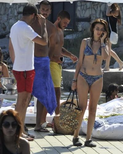 Başak Parlak seksi ifşa fotoğrafı 204