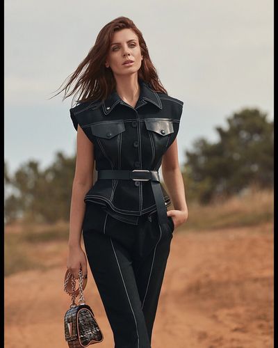 Başak Parlak seksi ifşa fotoğrafı 311