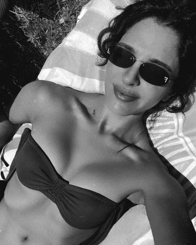 Begüm Akkaya seksi ifşa fotoğrafı 55