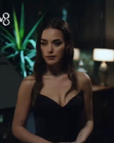 Bensu Soral seksi ifşa fotoğrafı 117