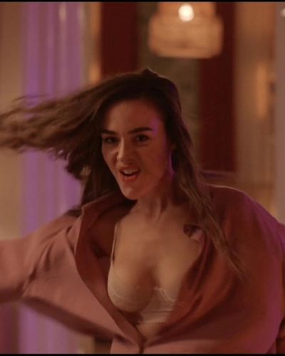 Bensu Soral seksi ifşa fotoğrafı 129