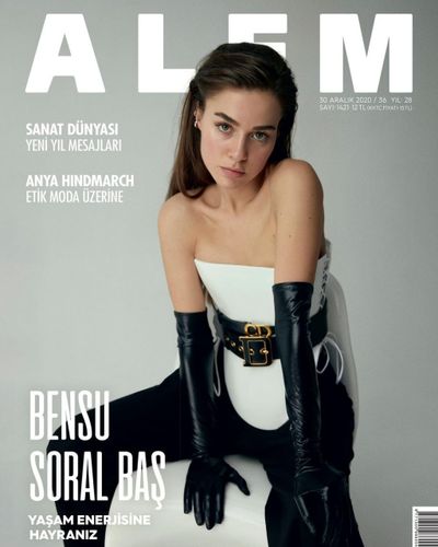 Bensu Soral seksi ifşa fotoğrafı 38544