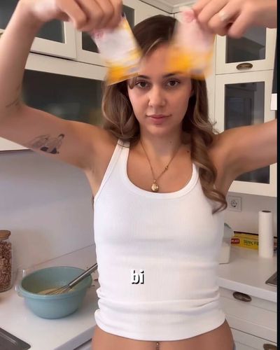 Berfu Yenenler seksi ifşa fotoğrafı 134