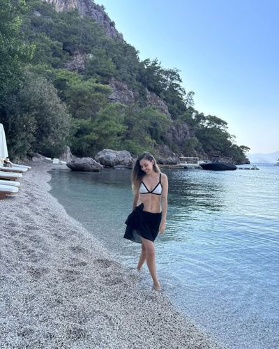 Berfu Yenenler seksi ifşa fotoğrafı 23