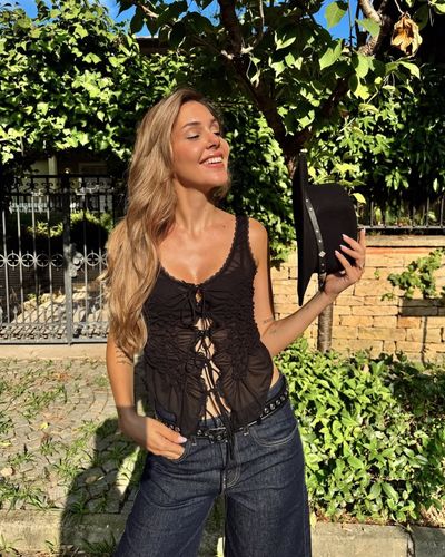 Berfu Yenenler seksi ifşa fotoğrafı 8