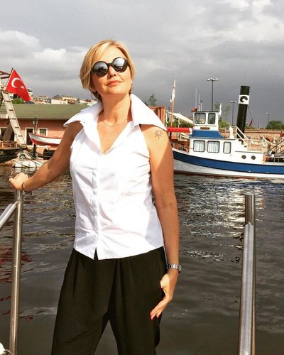 Berna Laçin seksi ifşa fotoğrafı 12