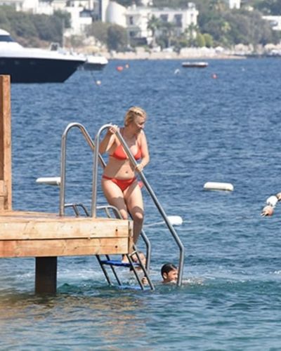 Berna Laçin seksi ifşa fotoğrafı 18