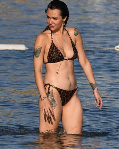 Birce Akalay seksi ifşa fotoğrafı 164