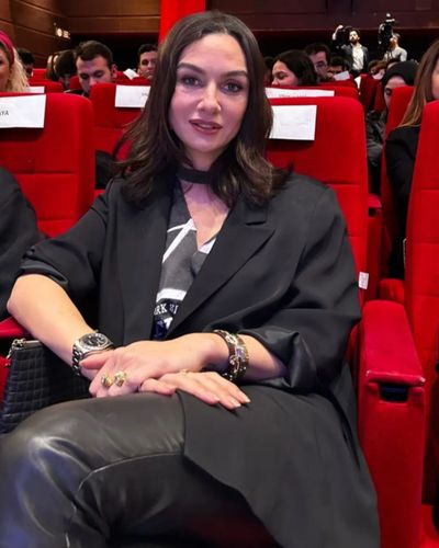 Birce Akalay seksi ifşa fotoğrafı 26