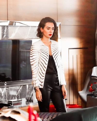 Birce Akalay seksi ifşa fotoğrafı 302