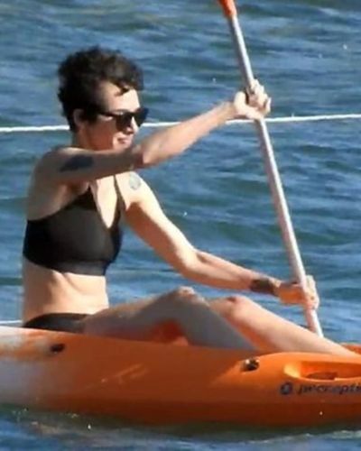 Birce Akalay seksi ifşa fotoğrafı 327