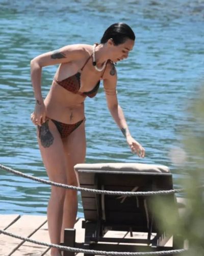 Birce Akalay seksi ifşa fotoğrafı 32