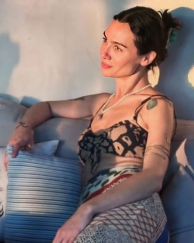Birce Akalay seksi ifşa fotoğrafı 49