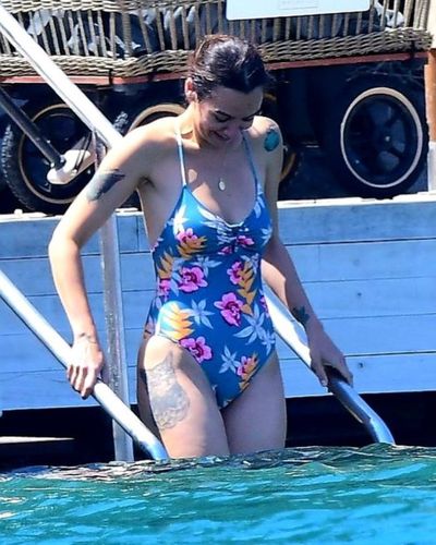 Birce Akalay seksi ifşa fotoğrafı 79