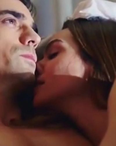 Birce Akalay seksi ifşa fotoğrafı 11 — Siyah Beyaz Aşk (2017)