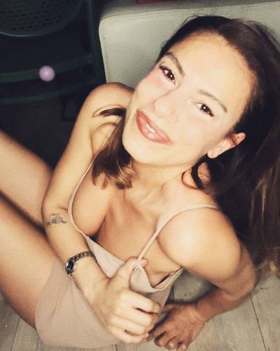 Burcu Bakdur seksi ifşa fotoğrafı 7