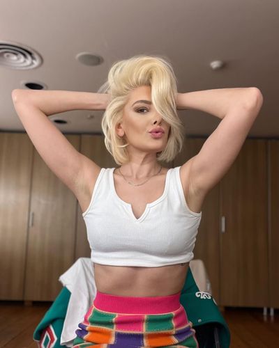 Burcu Binici seksi ifşa fotoğrafı 10