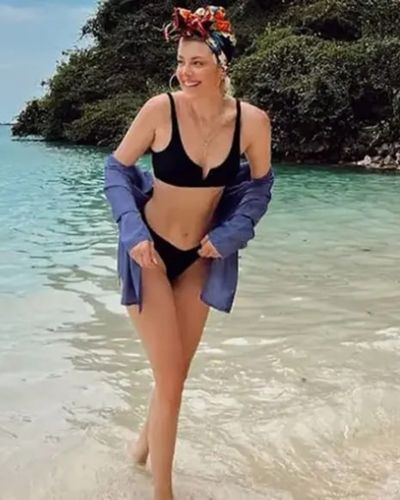 Burcu Binici seksi ifşa fotoğrafı 13
