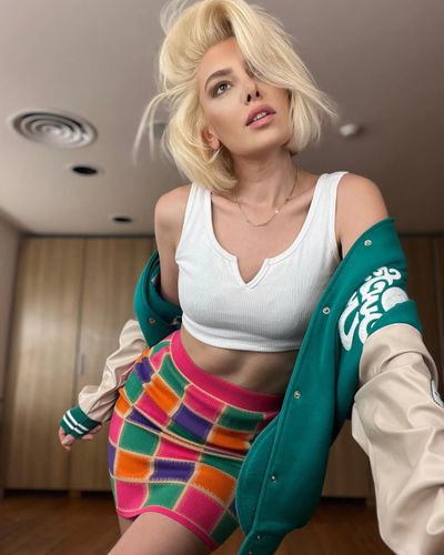 Burcu Binici seksi ifşa fotoğrafı 14