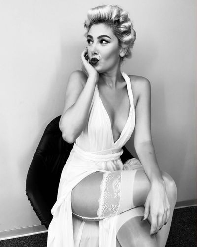 Burcu Binici seksi ifşa fotoğrafı 29