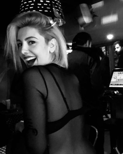 Burcu Binici seksi ifşa fotoğrafı 32
