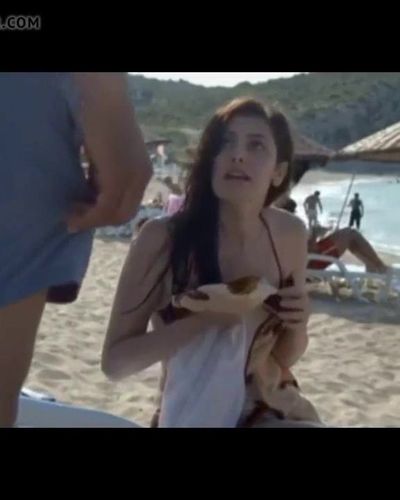 Burcu Binici seksi ifşa fotoğrafı 4 — Biz Babasız Büyüdük (2013)