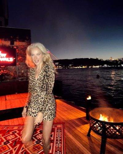 Burcu Esmersoy seksi ifşa fotoğrafı 135
