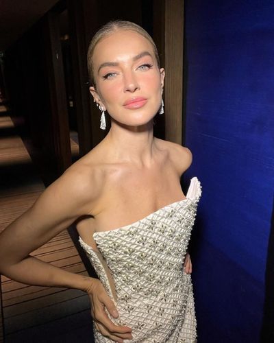 Burcu Esmersoy seksi ifşa fotoğrafı 21