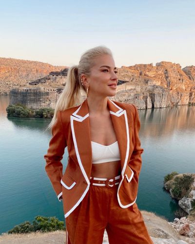 Burcu Esmersoy seksi ifşa fotoğrafı 62668