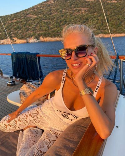 Burcu Esmersoy seksi ifşa fotoğrafı 270