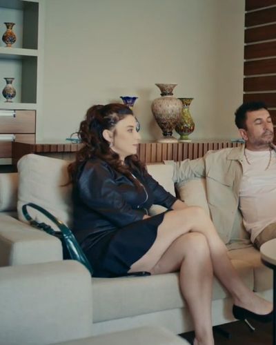 Burcu Gönder seksi ifşa fotoğrafı 2