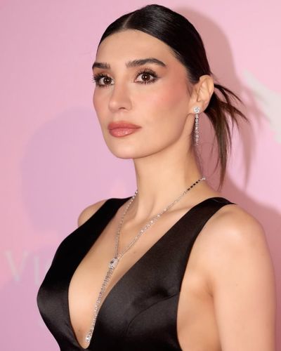 Burcu Kıratlı seksi ifşa fotoğrafı 10