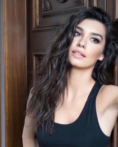 Burcu Kıratlı seksi ifşa fotoğrafı 45