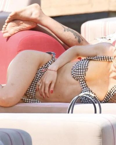 Burcu Kıratlı seksi ifşa fotoğrafı 47