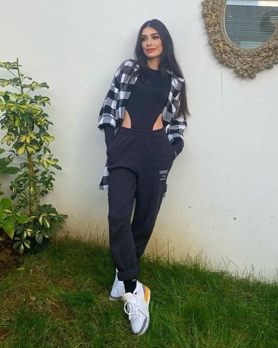 Burcu Kıratlı seksi ifşa fotoğrafı 50
