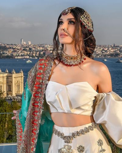 Burcu Kıratlı seksi ifşa fotoğrafı 58