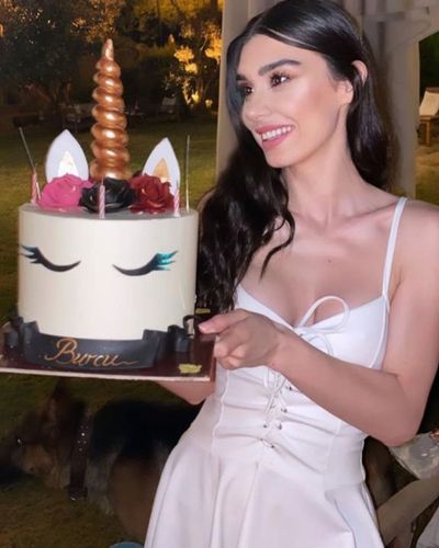 Burcu Kıratlı seksi ifşa fotoğrafı 78