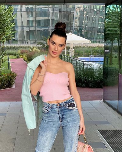 Burcu Kıratlı seksi ifşa fotoğrafı 91