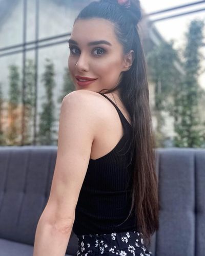 Burcu Kıratlı seksi ifşa fotoğrafı 93