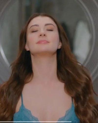 Burcu Özberk seksi ifşa fotoğrafı 92972