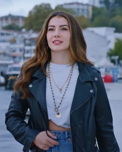 Burcu Özberk seksi ifşa fotoğrafı 92704