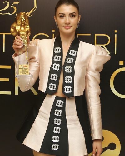 Burcu Özberk seksi ifşa fotoğrafı 92662