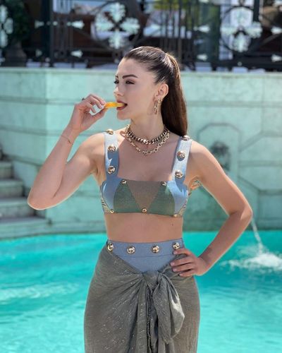 Burcu Özberk seksi ifşa fotoğrafı 92556